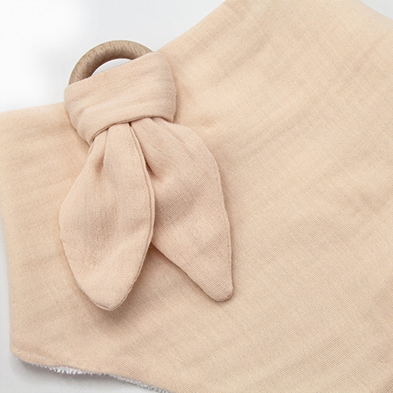 BabyJem Ahşap Diş Kaşıyıcılı Bürümcük Müslin Önlük 736 Somon