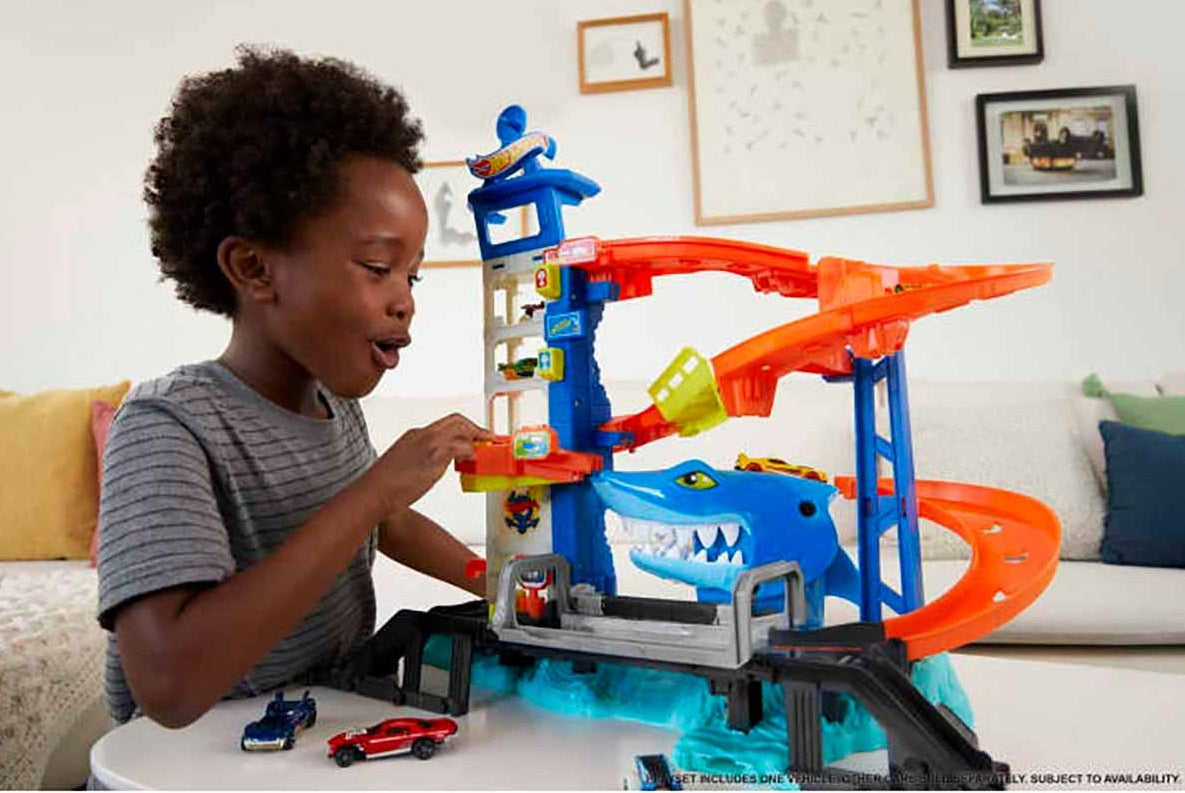 Hot Wheels City Köpek Balığından Kaçış Oyun Seti HDP06